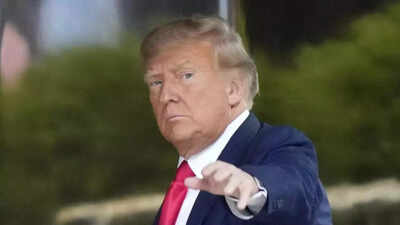 Trump: Donald Trump to surrender to history: making criminal ...
