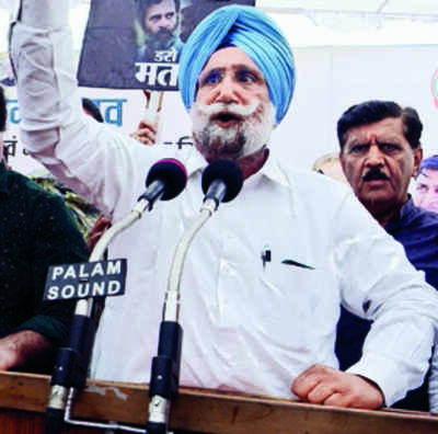 Randhawa warns netas of action over factional feud