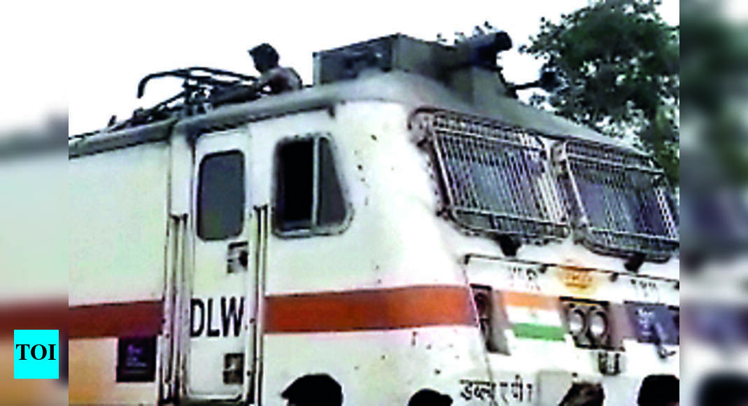 Man On Train Engine Grabs 25k Volt Wire, Suffers Burns | Lucknow News ...