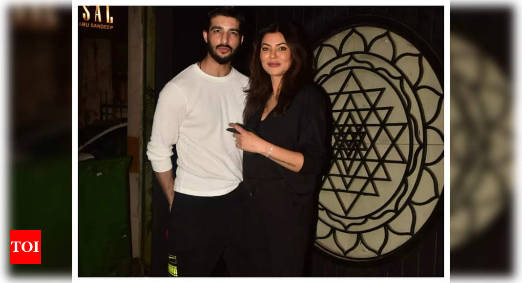 Sushmita Sen gives ‘kisses’ to ex-boyfriend Rohman Shawl as she works out with him; fans say ‘they are back together’ – WATCH video – Times of India