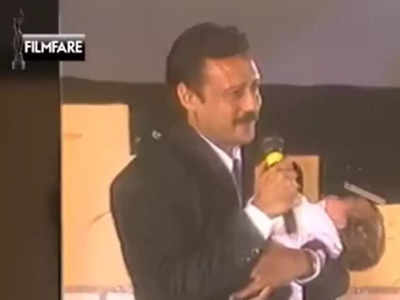 When Jackie Shroff spoke about receiving a Filmfare award for 'Parinda' with Tiger Shroff sleeping in his arms!