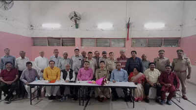 Noida Sector 15 RWA members discuss patrolling, traffic snarls with police