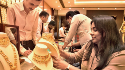 Gold hits all-time high, breaches Rs 62,800 for 24k