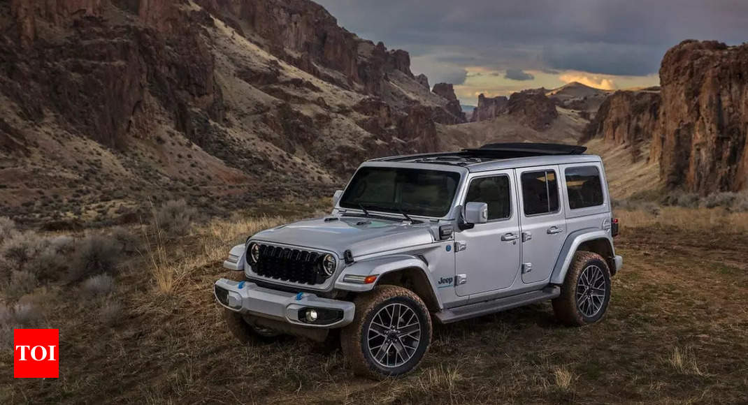 Jeep Wrangler facelift revealed: New grille and updated interiors - Times  of India