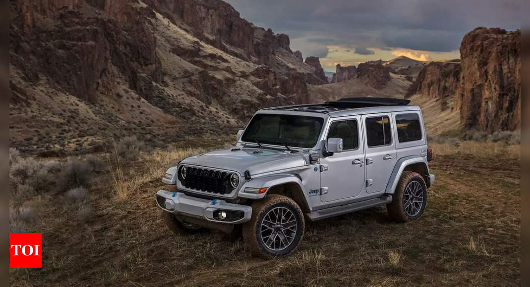 Jeep Wrangler facelift revealed: New grille and updated interiors - Times  of India