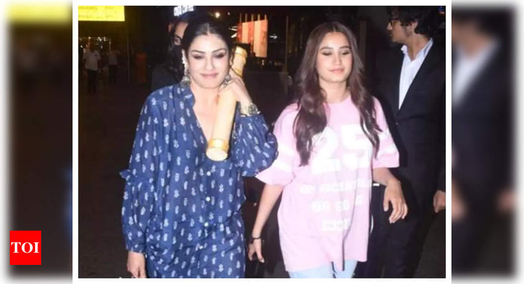 Raveena Tandon’s daughter Rasha gets pushed by a man seeking a selfie; the actress REACTS – Times of India