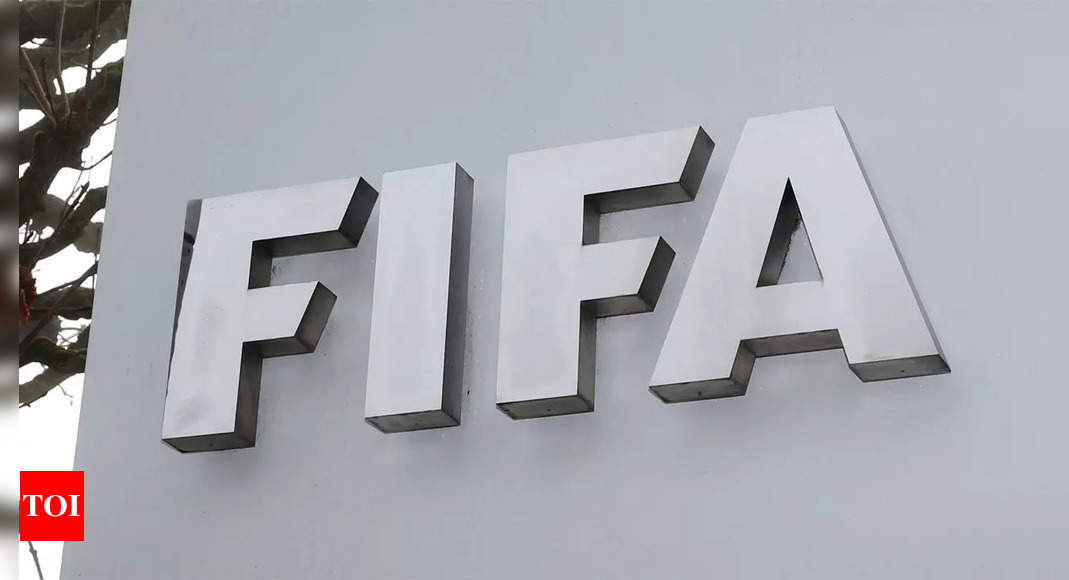 FIFA membekukan dana Persatuan Sepak Bola Seluruh Indonesia setelah gempar Piala Dunia U-20 |  berita sepak bola