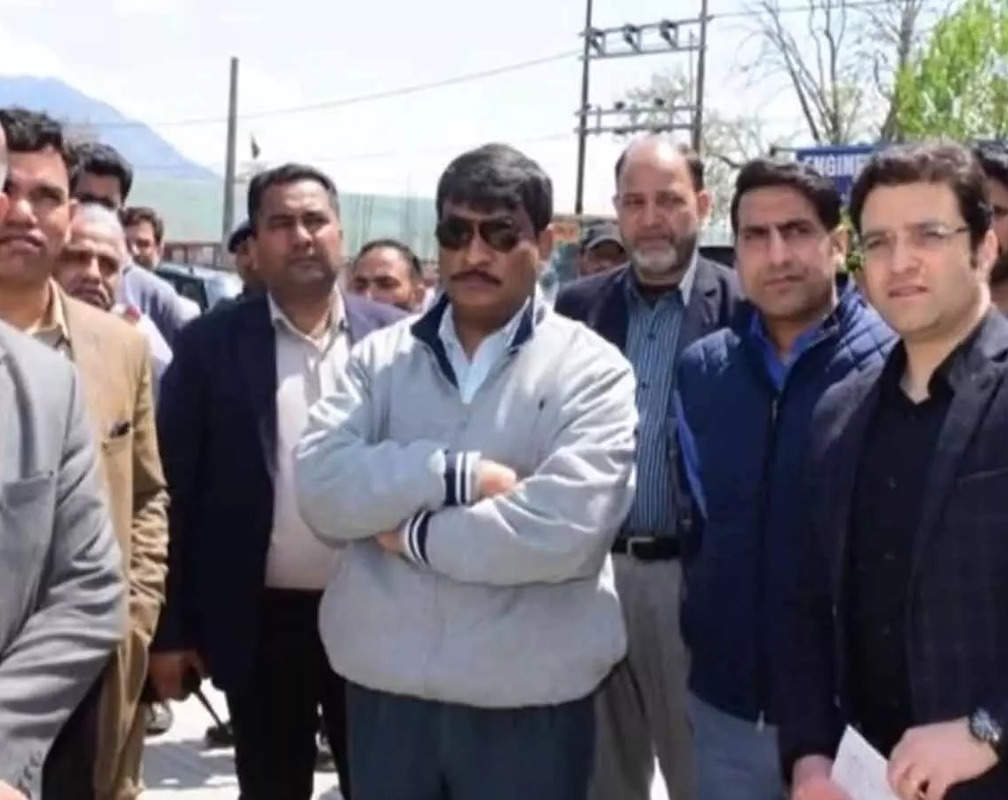 
J-K’s Chief Secy conducts extensive tour of picturesque Srinagar; Inspects mega development projects
