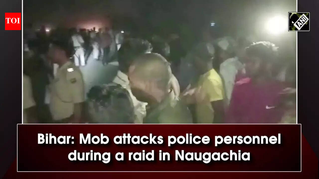 Bihar: Mob attacks police personnel during a raid in Naugachia