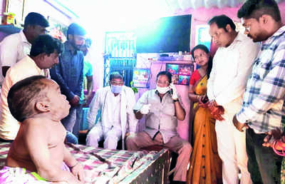 Min visits Divyang’s home, arranges Aadhaar for him