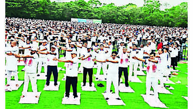 Sonowal, Tripura CM, Arunachal dy CM attend Yoga Mahotsav in Dibrugarh