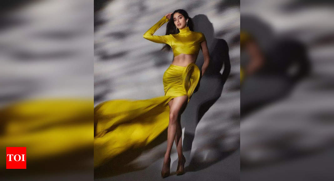 Janhvi Kapoor almost trips in gown, gets trolled for wearing an uncomfortable outfit that needs helping hand – Times of India