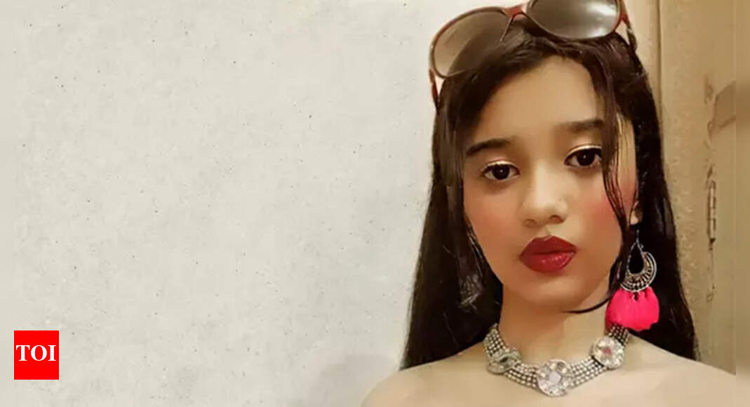 Meet the Delhi Metro girl whose itsybitsy attire created big stir