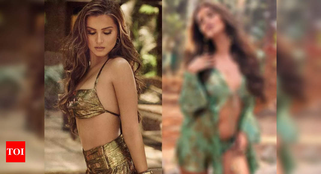 Tara Sutaria raises temperature with her latest pics in perfect summer attire: See inside – Times of India