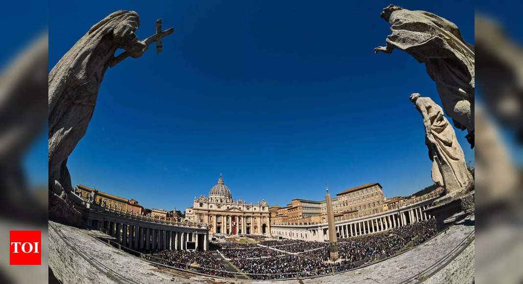 Pope Francis , big crowd mark Easter in flower-adorned Vatican square – Times of India