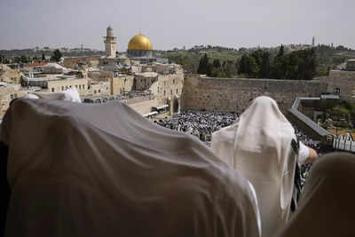Tensions build near Jerusalem shrine as Israel strikes targets in Syria