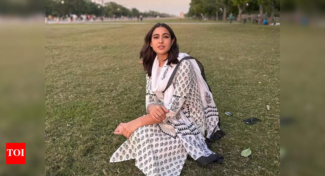 Sara Ali Khan Poses In Serenity In Delhi Fans Wonder How She Took Pictures Hindi Movie News 5843