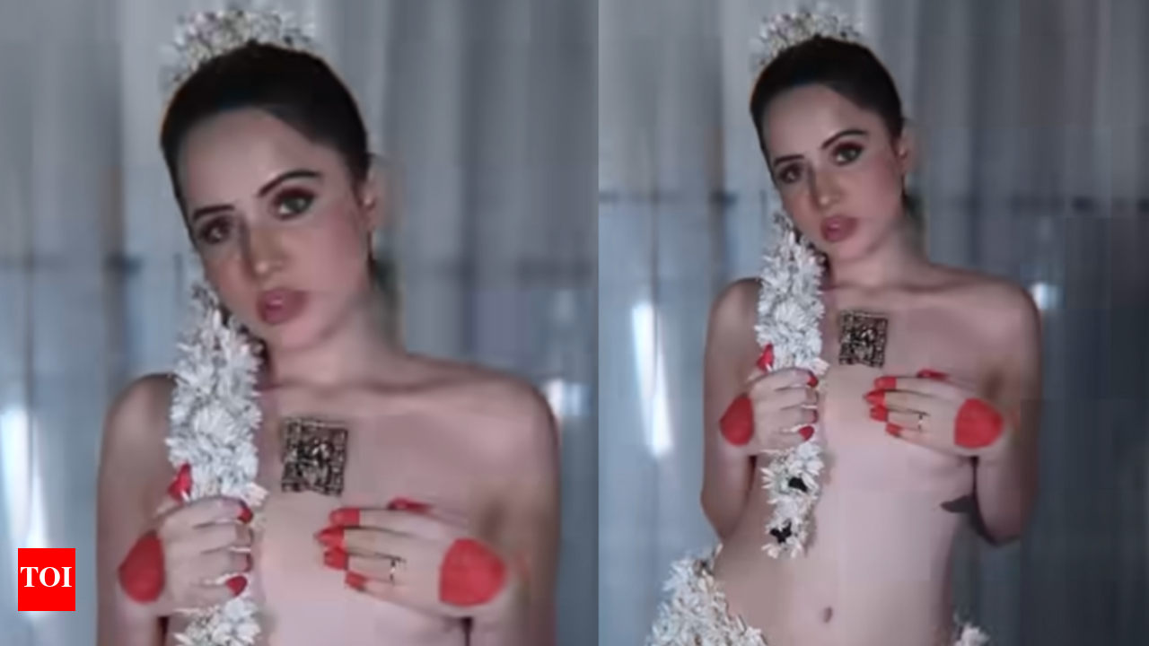 Urfi Javed goes topless and styles a skirt made of gajras for her new  video; netizens write, “Atleast think about Ramadan before doing all this”  - Times of India
