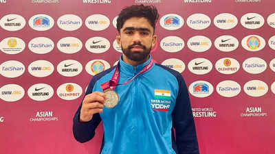 India win three medals at Asian Wrestling Championships