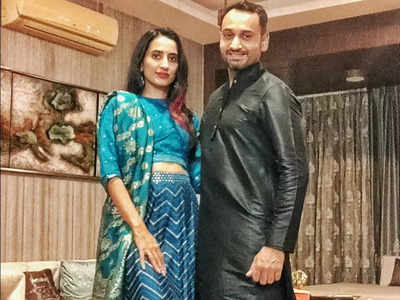 Fans notice Vineeta Singh's sports shoes with lehenga as she sets out to party with husband, 'Function ke baad jogging pe nikal jayengi'