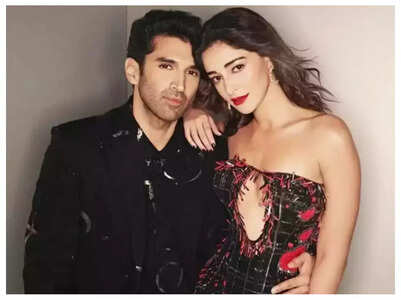 Aditya-Ananya's pic goes viral