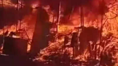 Fire breaks out in 10 shops in Kanpur's Chalis Dukan market