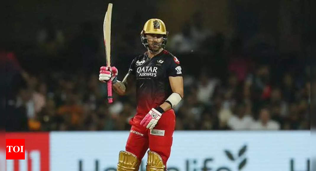Faf Du Plessis: WATCH: Faf du Plessis smokes 115 metres six, sends Chinnaswamy crowd into frenzy | Cricket News – Times of India