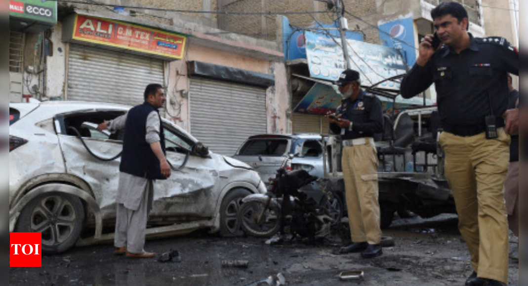 Bomb targeting Pakistani police in SW kills 4, wounds 18 – Times of India