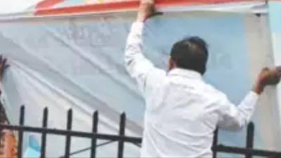 Model code kicks in, Noida rushes to remove posters & banners off roads