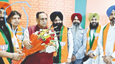 Drug convict joined BJP, got clicked with Amit Shah: Virsa Singh Valtoha