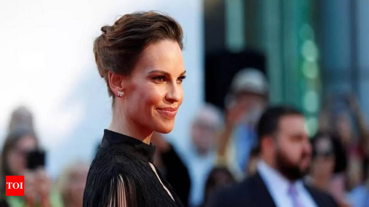 Wasn't easy but worth it, Hilary Swank becomes proud mom to twins