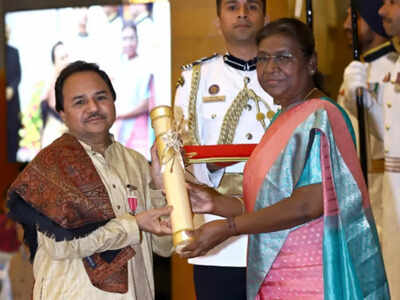 Popular singer-writer Hemant Chauhan conferred with Padma Shri; watch the video