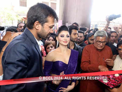 Urvashi Rautela inaugurates a new fashion and modelling destination in the Pink City