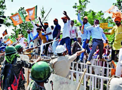 BJP workers, cops clash during J’khand secretariat gherao