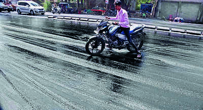Rising heat in Gujarat melts bitumen on roads
