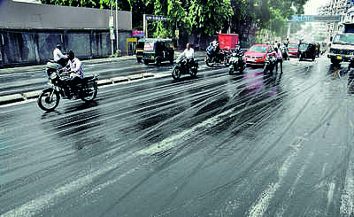 Rising heat in Gujarat melts bitumen on roads