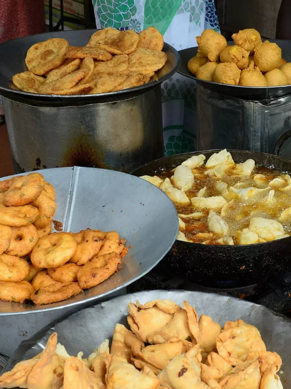 STREET STYLE ALOO SAMOSAS - Flavours Of Joy