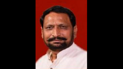 Laxman Savadi: Former Deputy CM Quits BJP And Meets Congress Leader ...