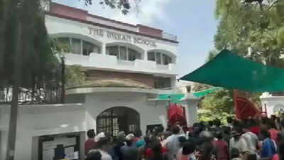 Delhi school receives bomb threat, evacuated
