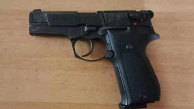 Gangster, accomplice held with pistol and drugs in Kerala