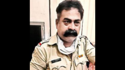 Mumbai: Fake cop's faux pas! Khaki shirt on traffic police bike