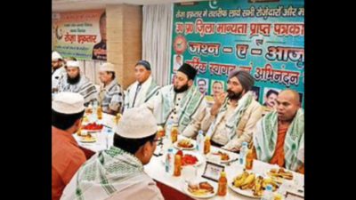 Flavour of communal unity at iftar in Lucknow