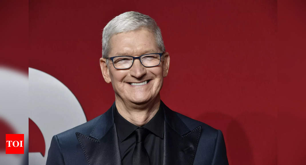 Cook: Warren Buffett on why he thinks Tim Cook is the “classiest CEO” around – Times of India
