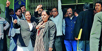 Lawyers boycott work after advocate cuffed in court