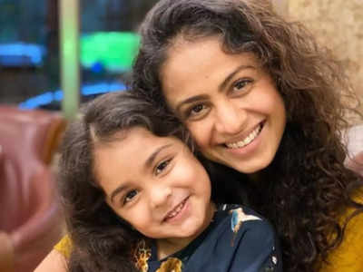 Manasi Parekh Gohil shares a heartwarming moment with her daughter Nirvi Gohil