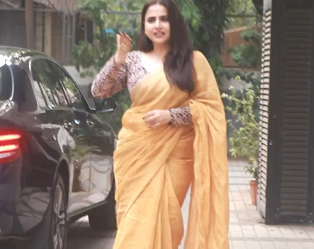 
Vidya Balan looks charming and ethereal in her desi look
