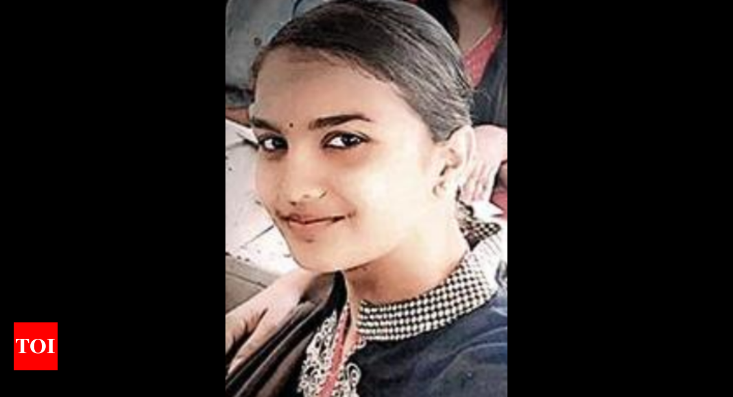 No Stop At College, Karnataka Girl Jumps Out Of Bus, Dies | Hubballi ...