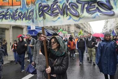 France's constitutional council approves higher pension age
