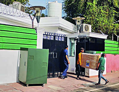 Rahul starts vacating government bungalow, likely to shift to Sonia’s residence