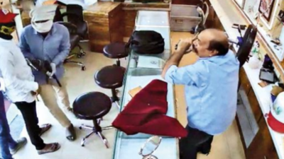 Jeweller foils robbery in Ahmedabad's Ramol